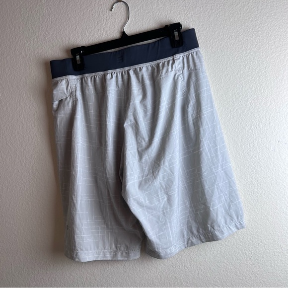 Lululemon Mens Patterned Grey / White Shorts Size Large - Picture 2 of 5